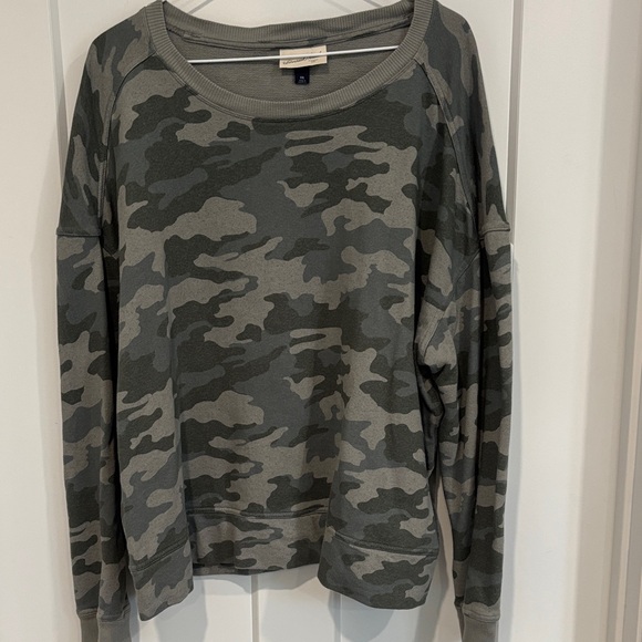 Universal Thread Tops - Universal Thread Camo Gray/Green Crewneck Sweatshirt